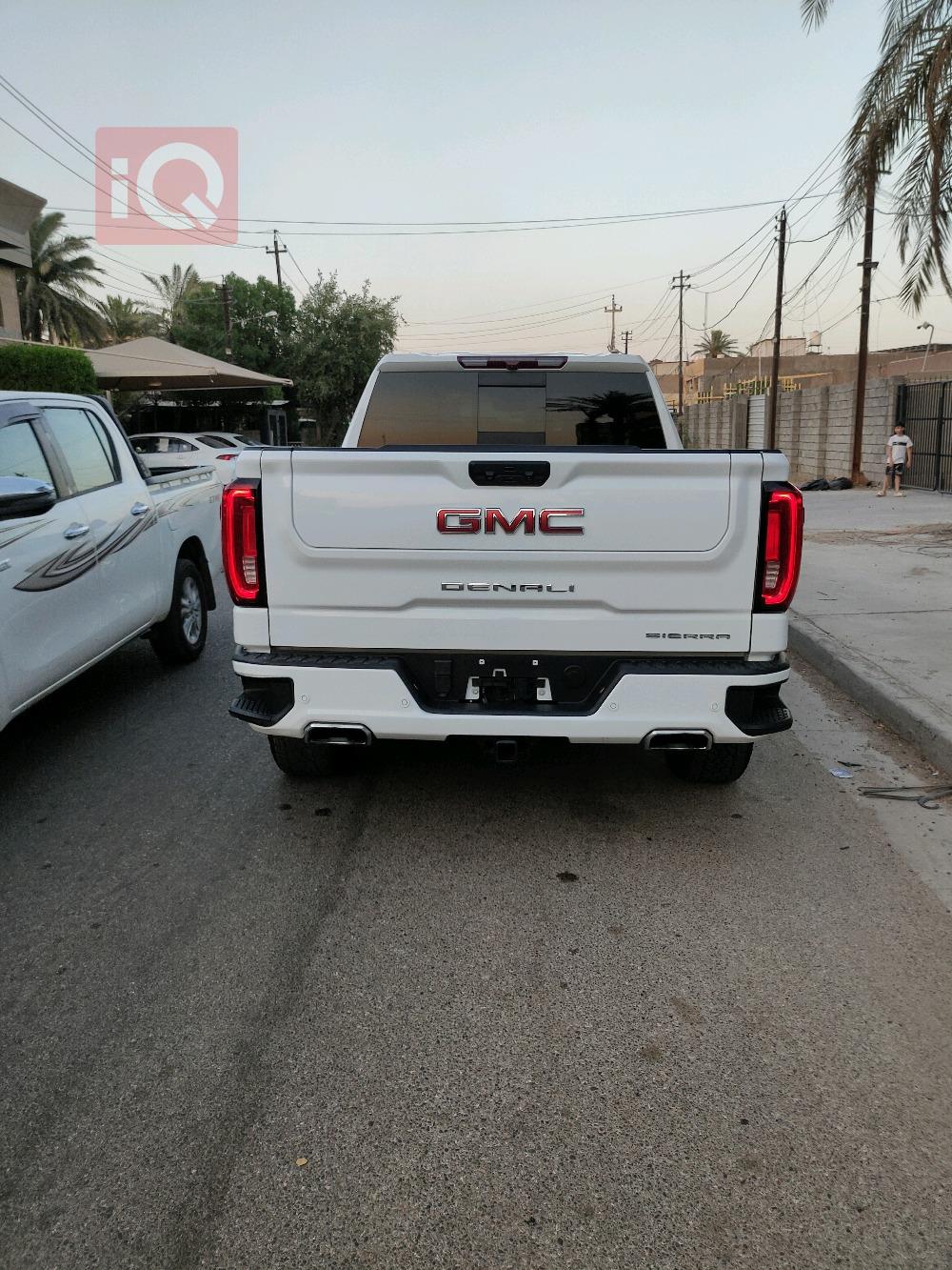 GMC Sierra